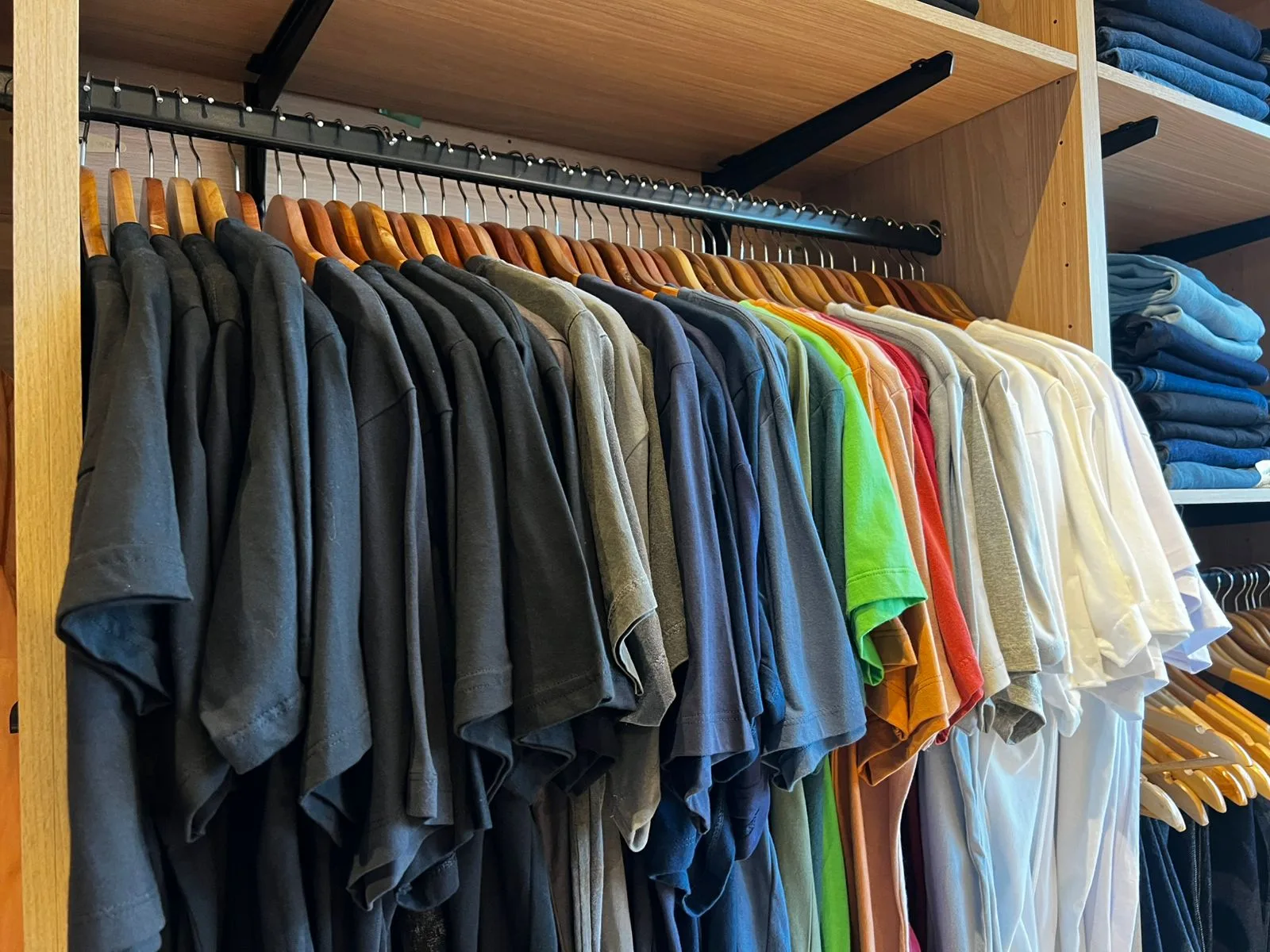 Camisas e Blusas